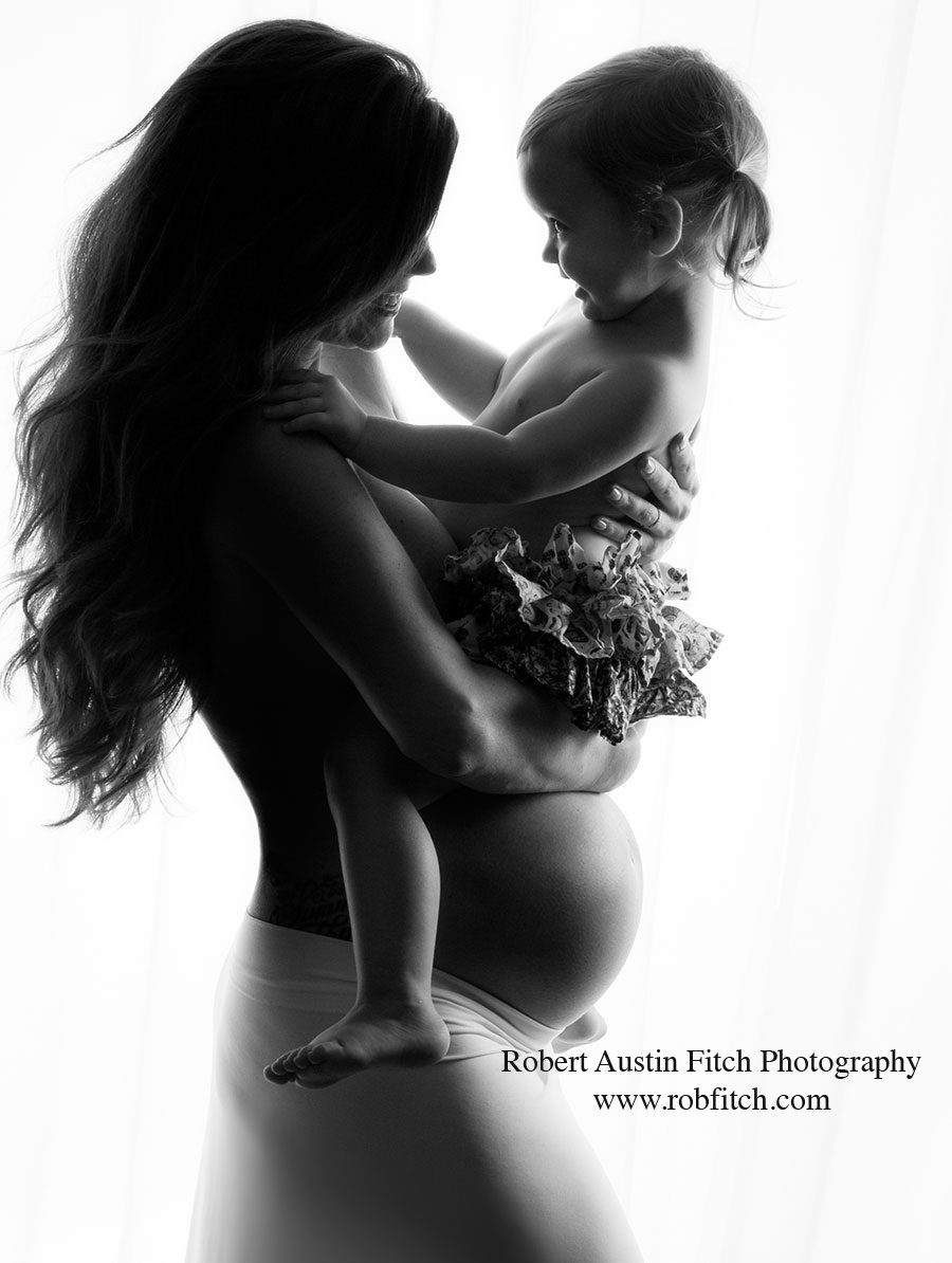 Sibling maternity photos ~ Pregnancy pictures with kids.